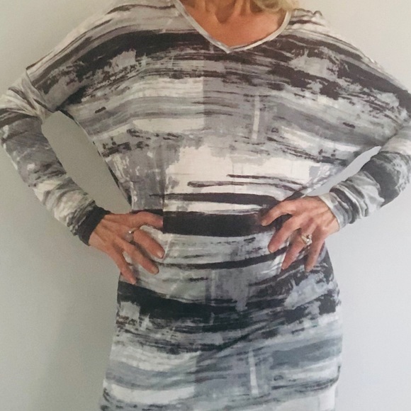 Lovely silky tunic! - Picture 1 of 3